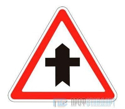 Дорожный знак 2.3.1 «Пересечение со второстепенной дорогой»